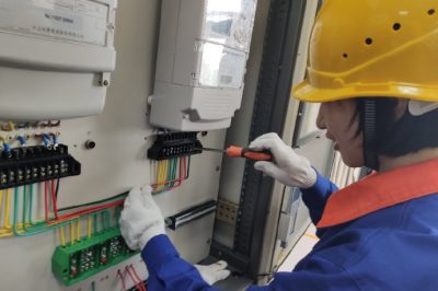 河北電力：電力一姐多奇志，不愛紅裝愛工裝