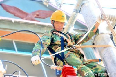 吉安供電公司在永豐縣恩江鎮(zhèn)聶家橋頭對(duì)專(zhuān)變臺(tái)區(qū)工程施工