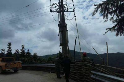 新邵供電公司潭府所組織人員進行線路巡視，消除設備隱患