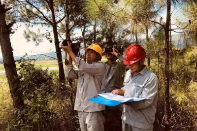 寧遠(yuǎn)供電公司輸電線路開(kāi)展線路交叉跨越測(cè)量工作