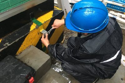 制作箱變接地線，保障設(shè)備增容及時(shí)送電