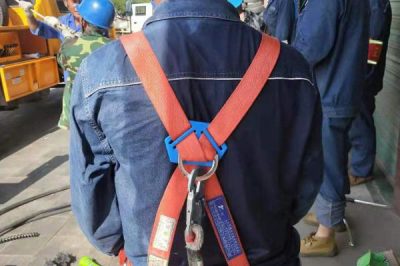 漢中供電公司在10千伏農(nóng)鋪線、鋪鎮(zhèn)線進(jìn)行分網(wǎng)、遷移配變