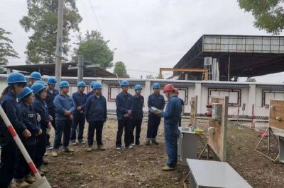 110千伏中回線(xiàn)進(jìn)行更換老舊、損傷的耐張金具檢修改造