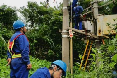 漢中供電公司排查轄區(qū)內(nèi)的變電站、輸電線路、供電設(shè)施