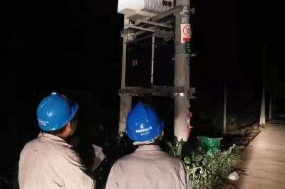 檢查變壓器高低壓樁頭，令克樁頭，高壓開(kāi)關(guān)和導(dǎo)線連接處