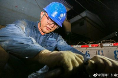 完成兩套懸式絕緣子、一套直線瓷瓶更換及緊線工作，保障附近居民用電安全