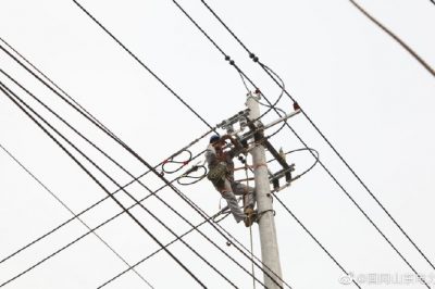 10千伏浮東線、浮北線開展線路升級改造更換絕緣導(dǎo)線