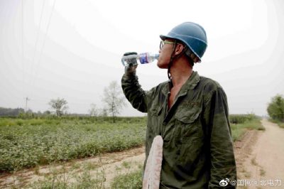 搶修10千伏武專(zhuān)523線路武官寨公變3設(shè)備線夾燒斷