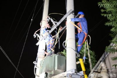 平邑縣供電公司更換高壓電纜、低壓出線等措施進(jìn)行公變重負(fù)荷改造