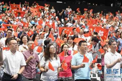 “香港，拉緊我的手！”