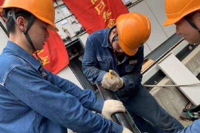 亮麗送變電在三橋崇智路萬科金色悅庭進行新投環(huán)網(wǎng)室作業(yè)