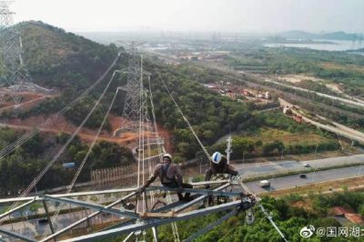 電力“攀登者”，悠悠戰(zhàn)秋涼