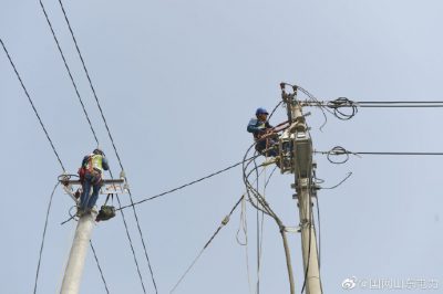 10千伏樹脂線17支桿后段桿塔進行改遷   助力安置房建設