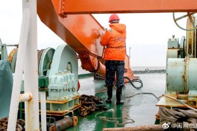 35千伏長(zhǎng)砣二線海底電纜進(jìn)行巡檢工作