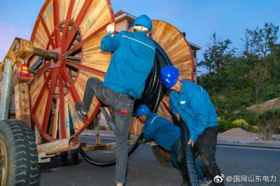 “煤改電”二期工程新建線路進行電纜敷設作業(yè)