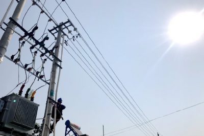 寧倉村線路進(jìn)行檢修改造 新裝變壓器