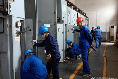 黃驊韓村開(kāi)關(guān)柜進(jìn)行拆除改造工作