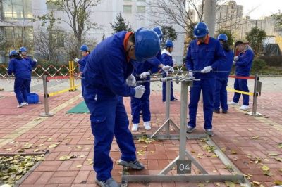 韓城市供電公司新員工在實訓基地學習