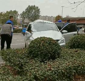 砰！供電職工聽到巨響趕緊爬下電桿飛奔…