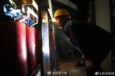 銅仁供電局緊急更換損壞變壓器，1小時內(nèi)成功搶通了兩位老人的“生命通道”