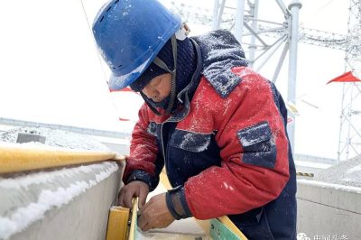 太嚇人-電塔胖了半米！