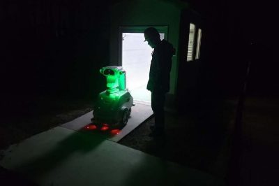 智能機器人對220千伏于莊變電站進行夜間紅外特巡