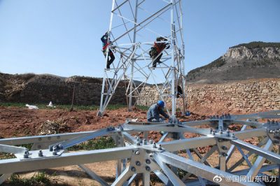 立塔施工 復(fù)工架線作業(yè)中