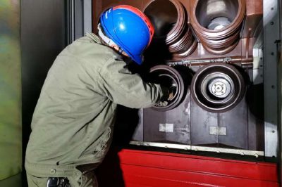 110千伏南坪變電站內(nèi)開(kāi)關(guān)柜母線室放電隱患缺陷