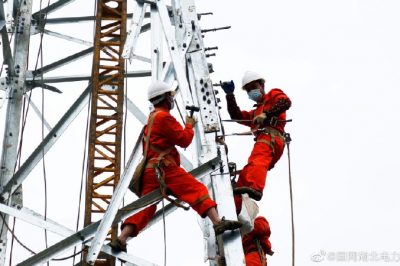 加緊施工，確保鄉(xiāng)鎮(zhèn)電網(wǎng)“強(qiáng)筋壯骨”