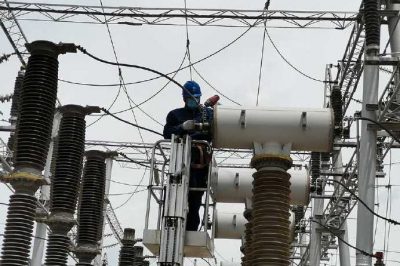 更換開(kāi)關(guān)線夾  更改保護(hù)定值   檢查二次回路