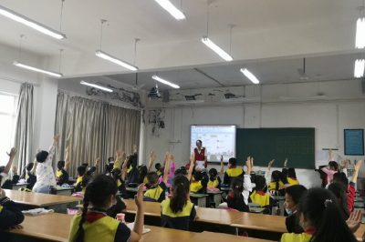 為留守兒童送來電力安全知識(shí)課