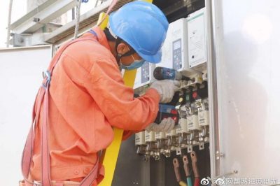 東臺(tái)市供電公司更換控制柜開關(guān)度夏峰