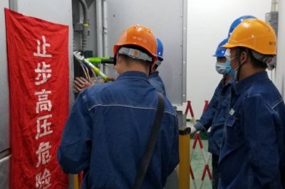 國際港務(wù)區(qū)港務(wù)西站與廣場南路西北角進行新裝供電工作