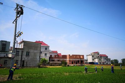 告別電網(wǎng)“孤島” 樂(lè)平3萬(wàn)余村民用上大網(wǎng)電