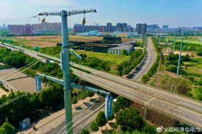 遷改線路，為重點企業(yè)擴建讓道