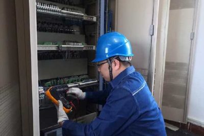 仔細檢查蓄電池電壓巡檢回路