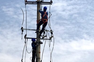 在主線路正常運行的情況下在支線加裝跌落式熔斷器一組