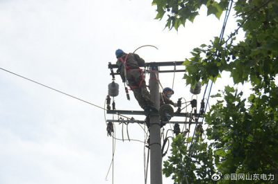 更換絕緣導(dǎo)線，安裝智能開關(guān)和斷路器