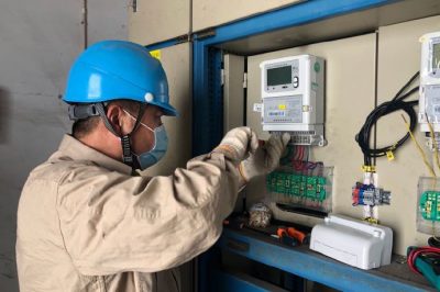 迅速裝表接電，保證工棚用電