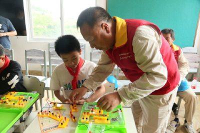 開展安全知識進校園、進社區(qū)等活動12場