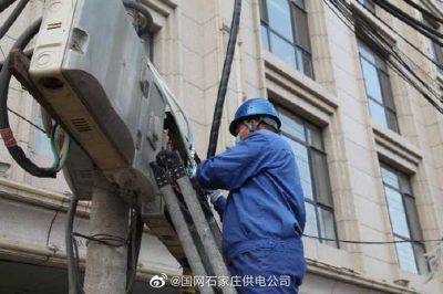 10千伏城照東線572線路41號(hào)桿對(duì)隆和酒店所屬電纜進(jìn)行更換