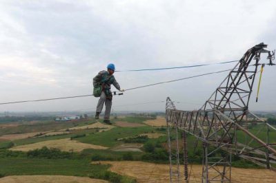 導(dǎo)地線上為什么有這多小錘？