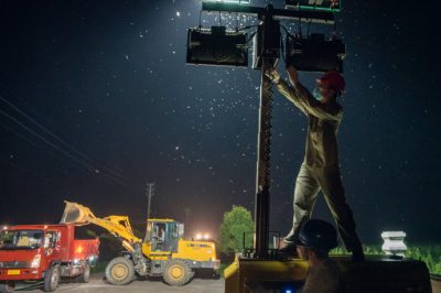 堤防加固應急照明，供電員工得到“大紅包”