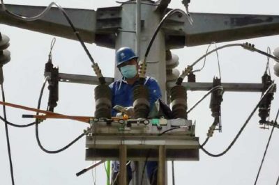 高考保電巡視忙，助力學子創(chuàng)佳績。