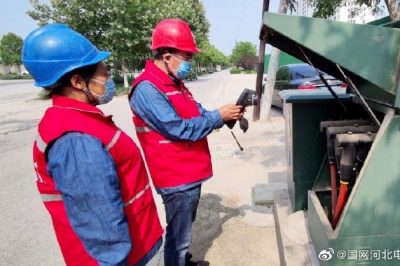 紅色馬甲不停閑，巡視線路保安全