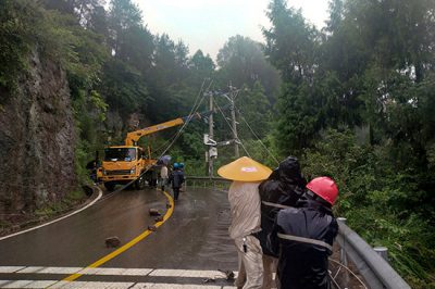 開(kāi)州電力公司打響開(kāi)州抗洪搶修復(fù)電戰(zhàn)