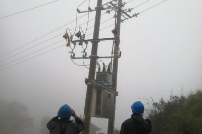 雨中搶修保供電??快速復(fù)電客戶贊