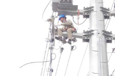 對(duì)103#胡機(jī)線(xiàn)胡寨南3#變線(xiàn)路進(jìn)行架設(shè)