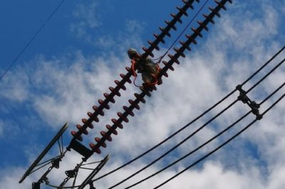 緊急消除了500千伏三江Ⅱ線54號塔中相大號側導線引流板螺栓異常發(fā)熱缺陷