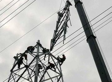 行罡城站110千伏配出工程線路鐵塔組立